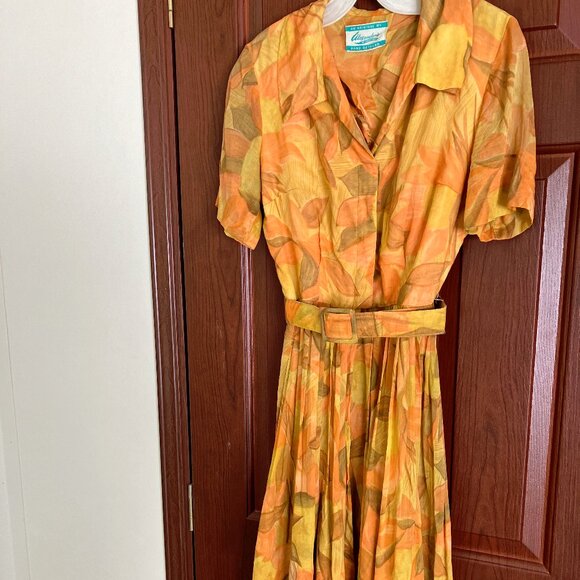 1950s short sleeve belted waist hidden button front orange brown pattern dress - Picture 2 of 16